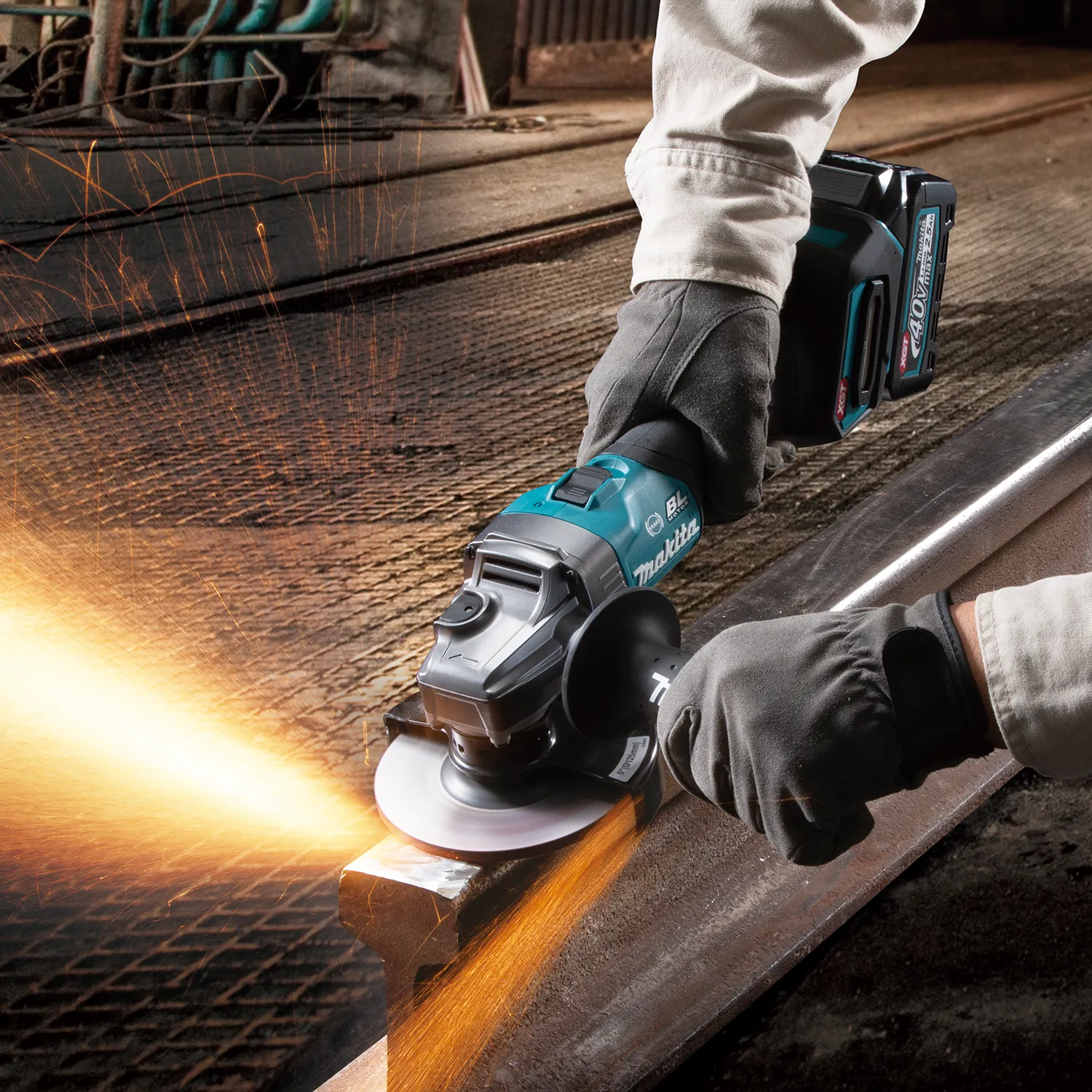 Makita GAG01M1 40V Max XGT 4-1/2" / 5" Angle Grinder Kit